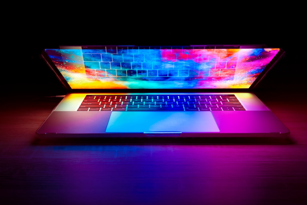 Pantalla de laptop parpadea causas riesgos y cuando cambiarla