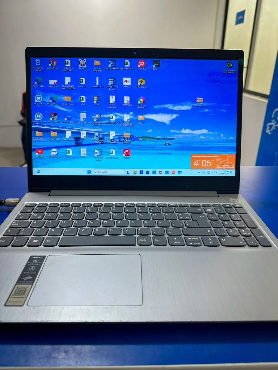 Lenovo IdeaPad 3 15IML05 con pantalla operativa después del cambio